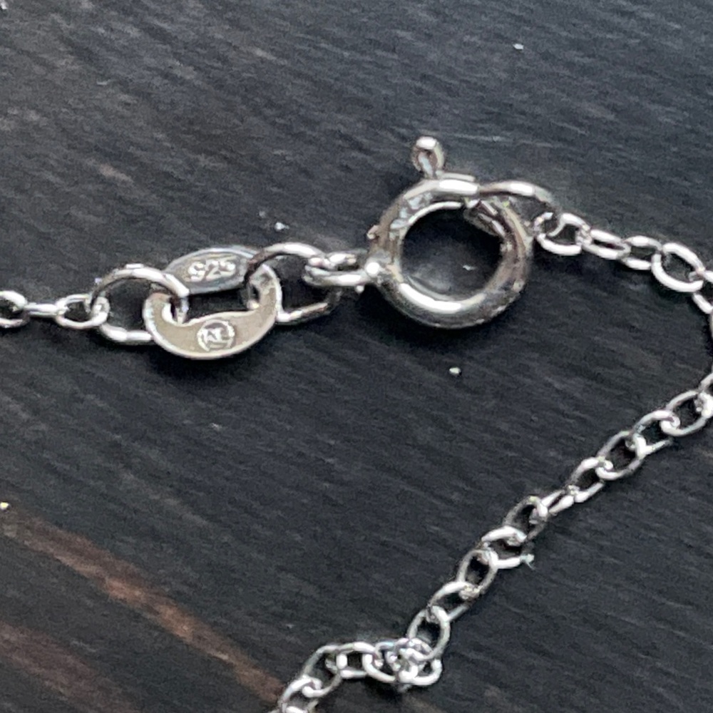 Letter G necklace - Picture 2 of 2